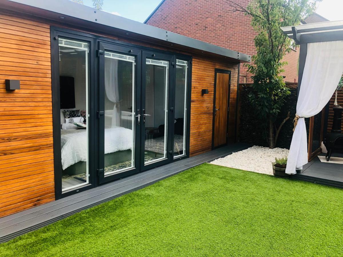 Meezee Pearl Double Bed Lodge With Free Parking Salford  Exterior photo