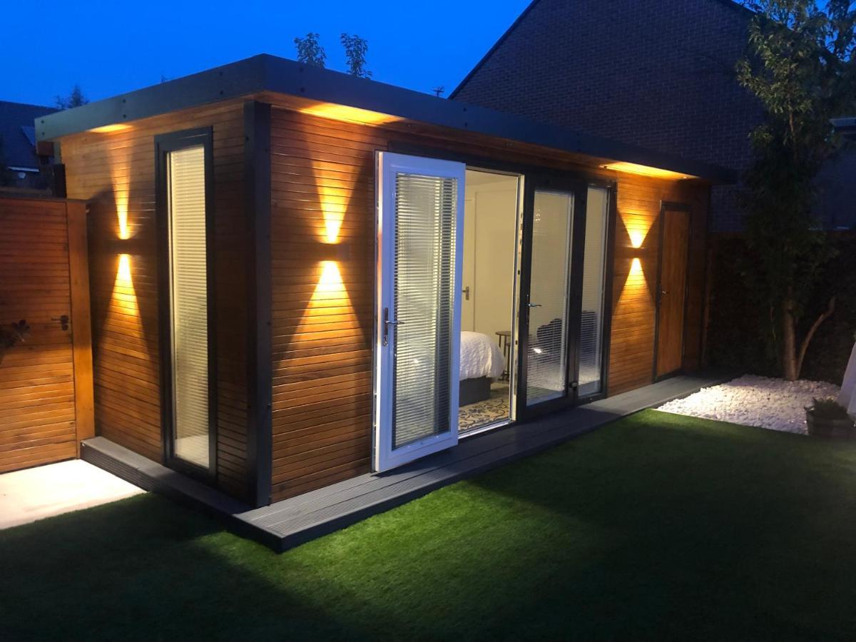 Meezee Pearl Double Bed Lodge With Free Parking Salford  Exterior photo