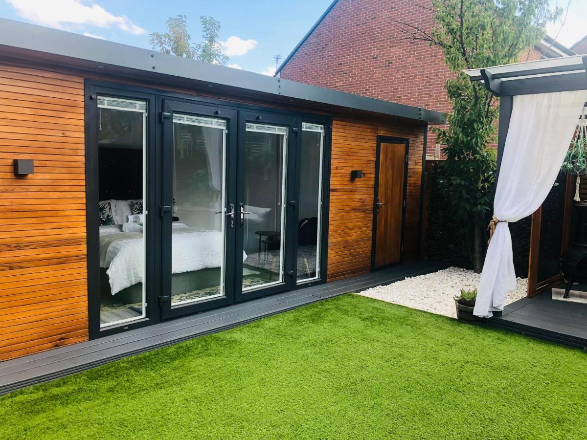 Meezee Pearl Double Bed Lodge With Free Parking Salford  Exterior photo